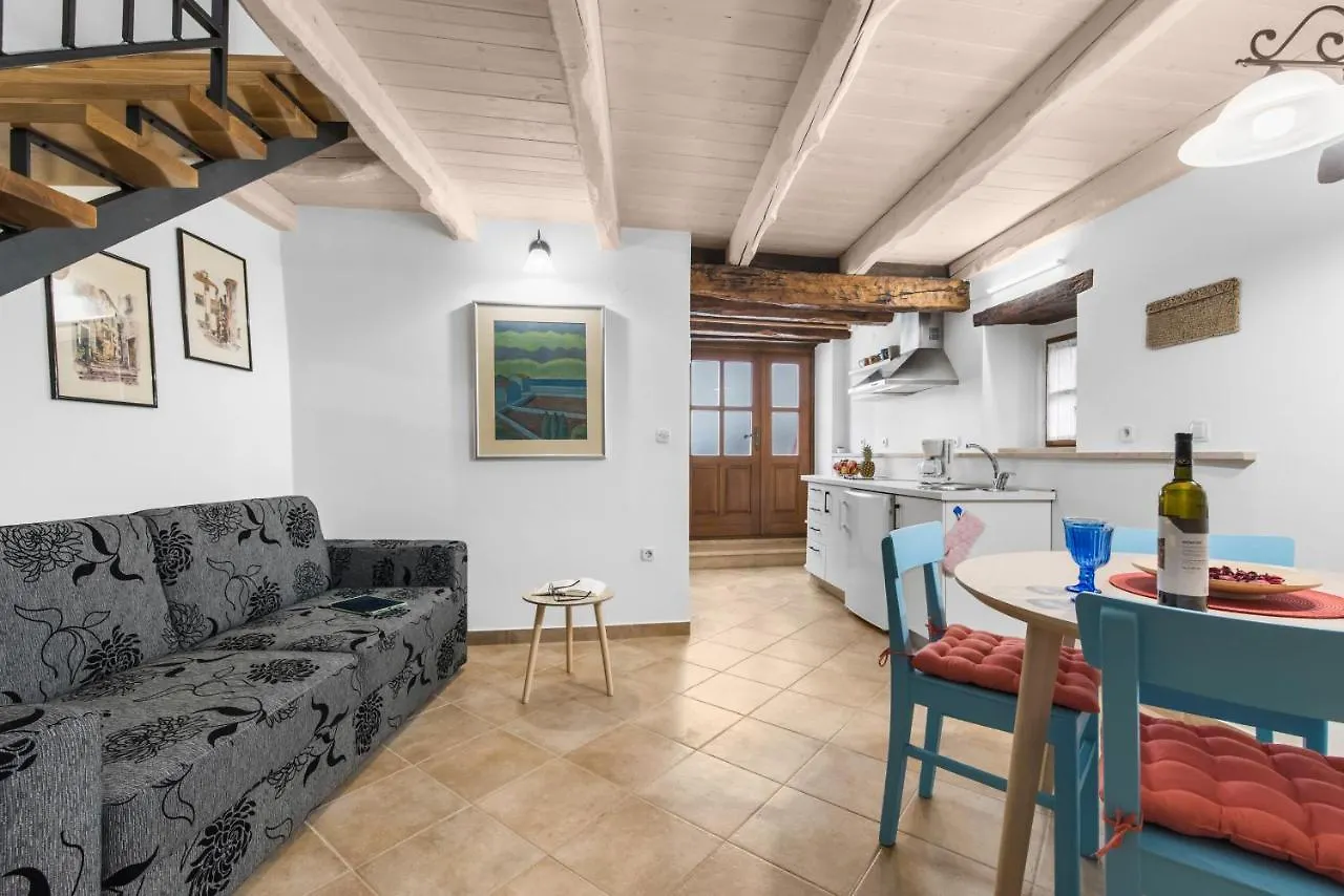 Picturesque Apartment San Rocco 1 Pićan