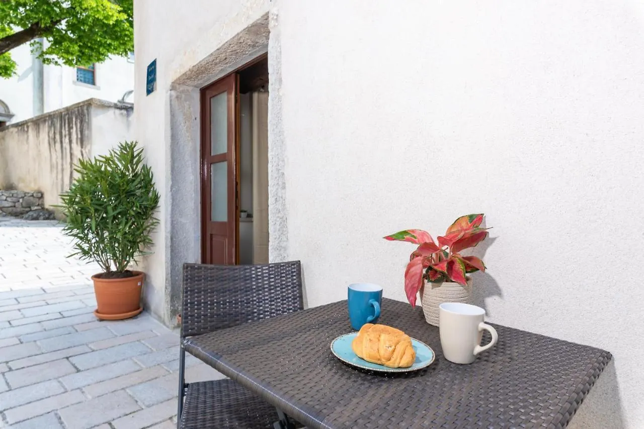 Picturesque Apartment San Rocco 1  Pican