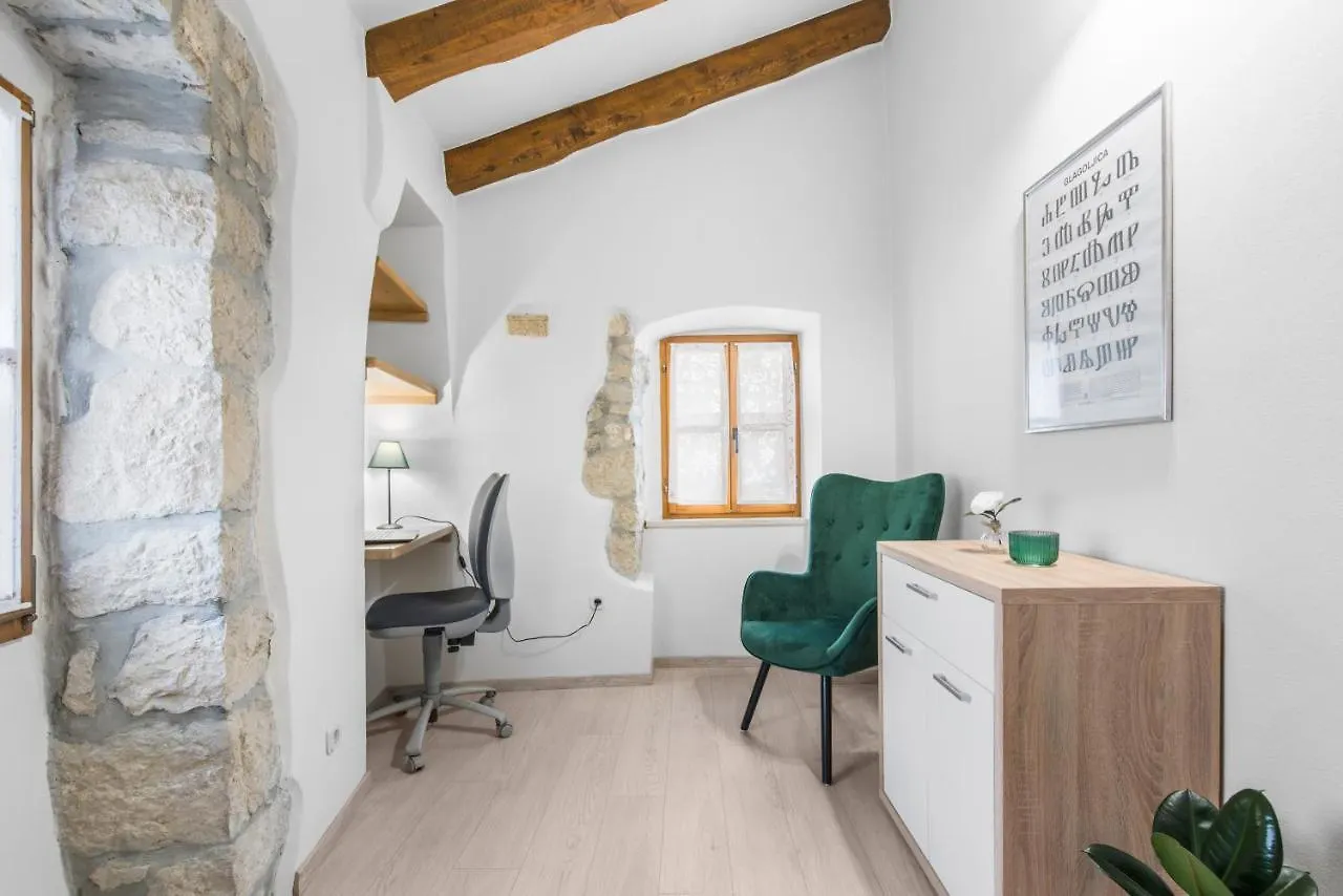 Picturesque Apartment San Rocco 1 Pićan